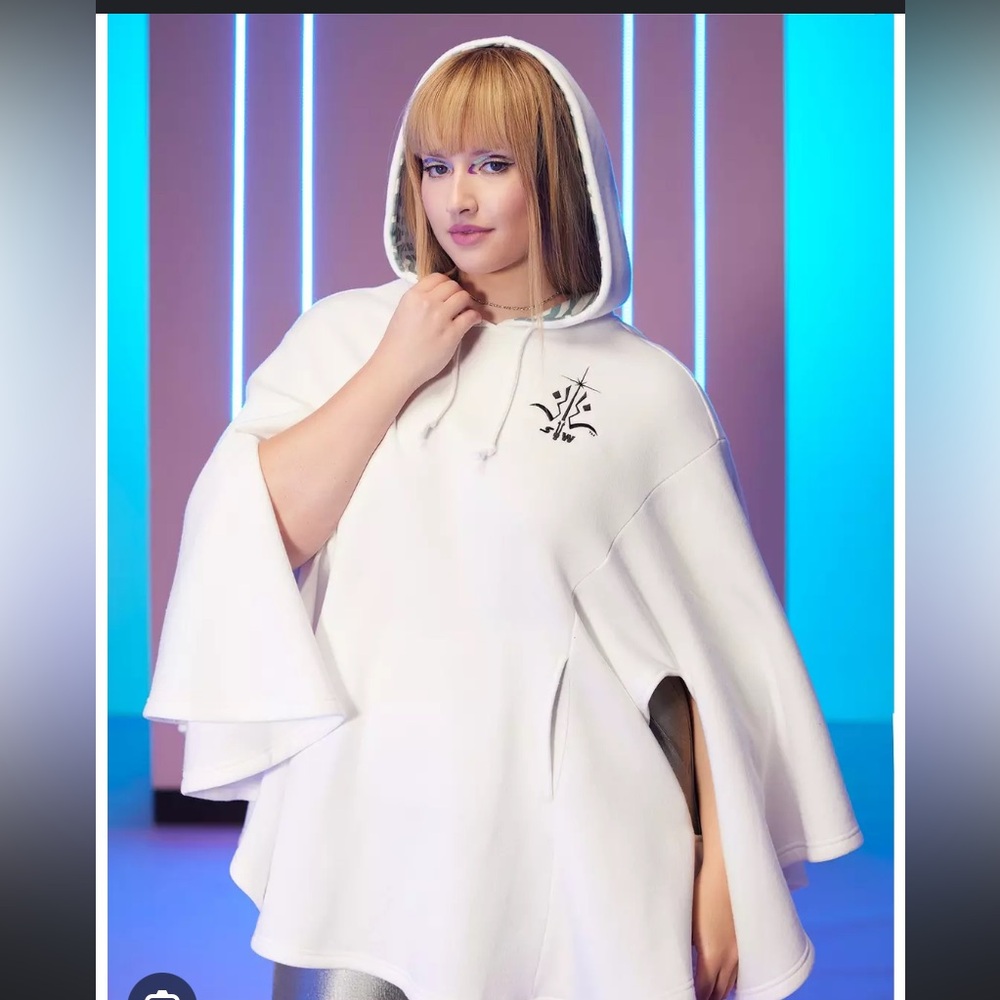 Her Universe Star Wars Ahsoka Tano Hooded Cape size XL